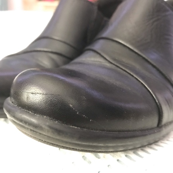 Black Clarks Bendables Slip-Ons - Picture 5 of 7